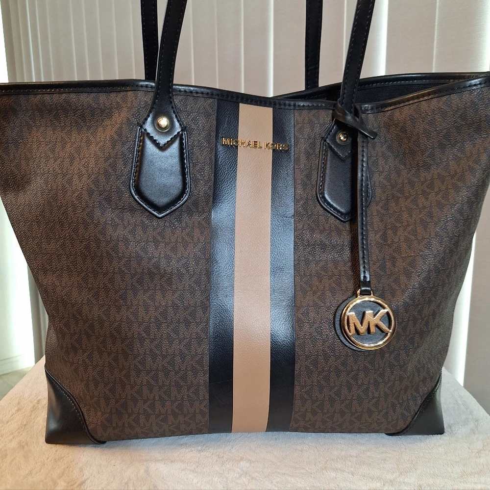CLEAN Michel Kors Eva Large Tote - Picture 3 of 15